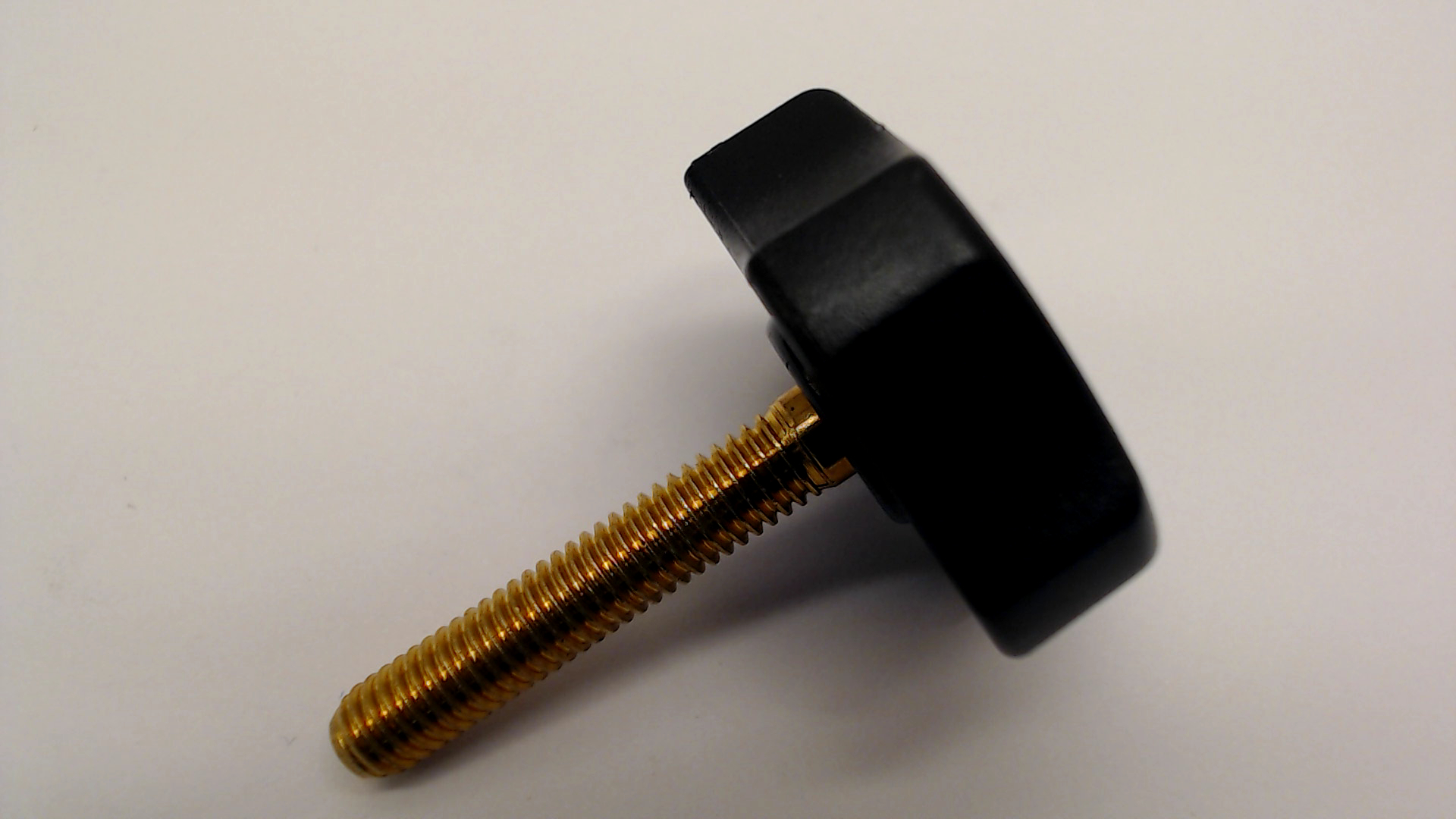 SCREW M6X33